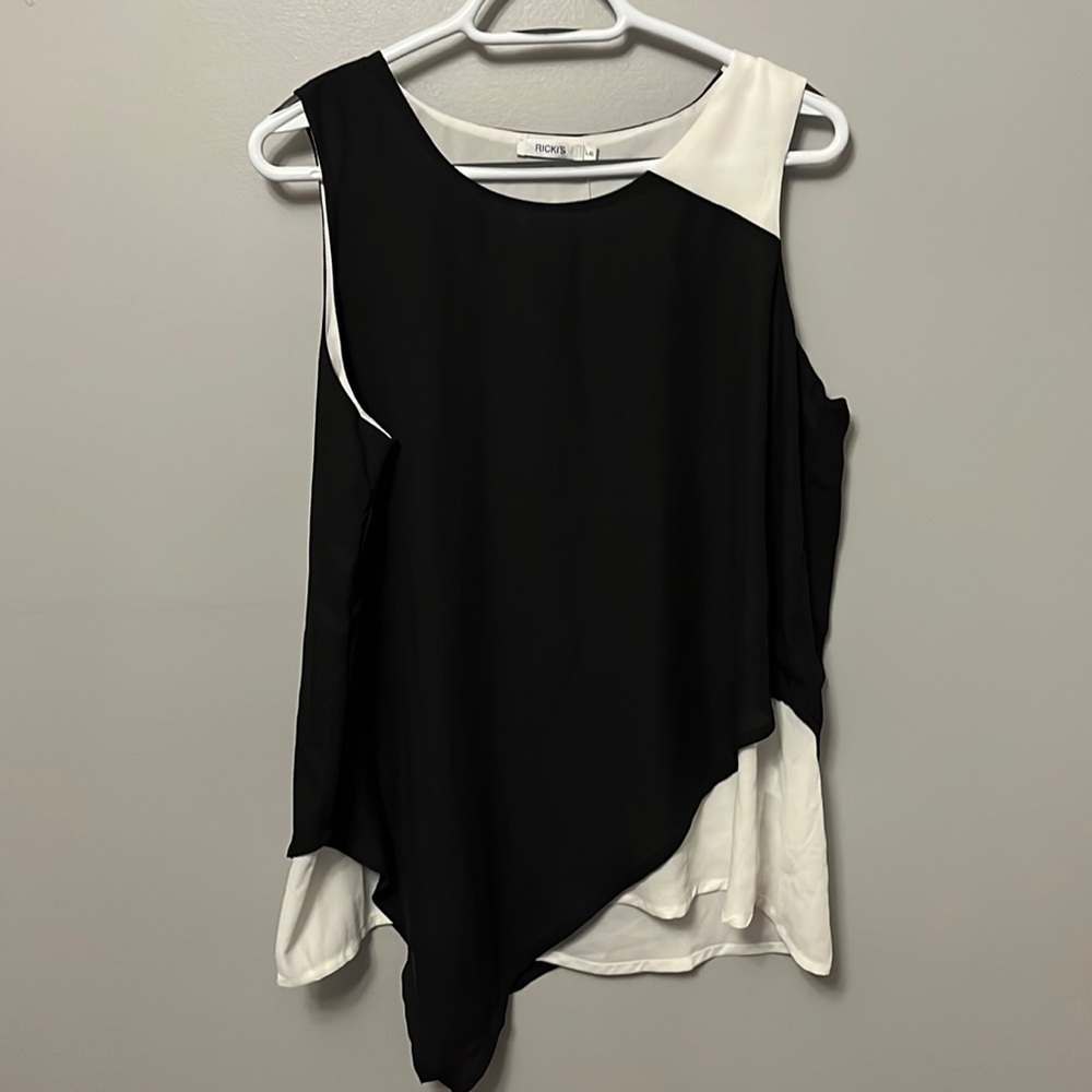 Ricki’s Asymmetrical Black and White Blouse Size Large NWT